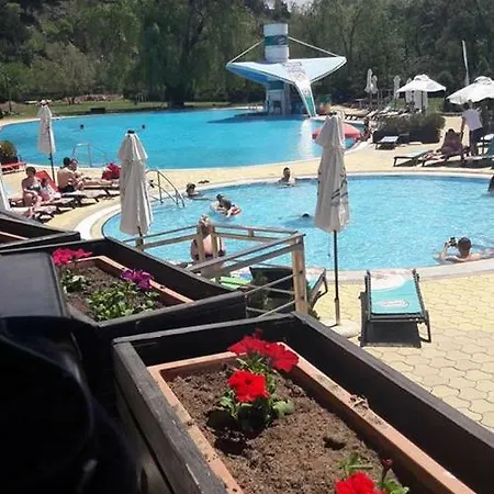 Victoria Hotel 2*