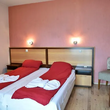 Victoria Hotel 2*