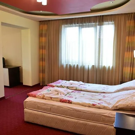 Victoria Hotel 2*
